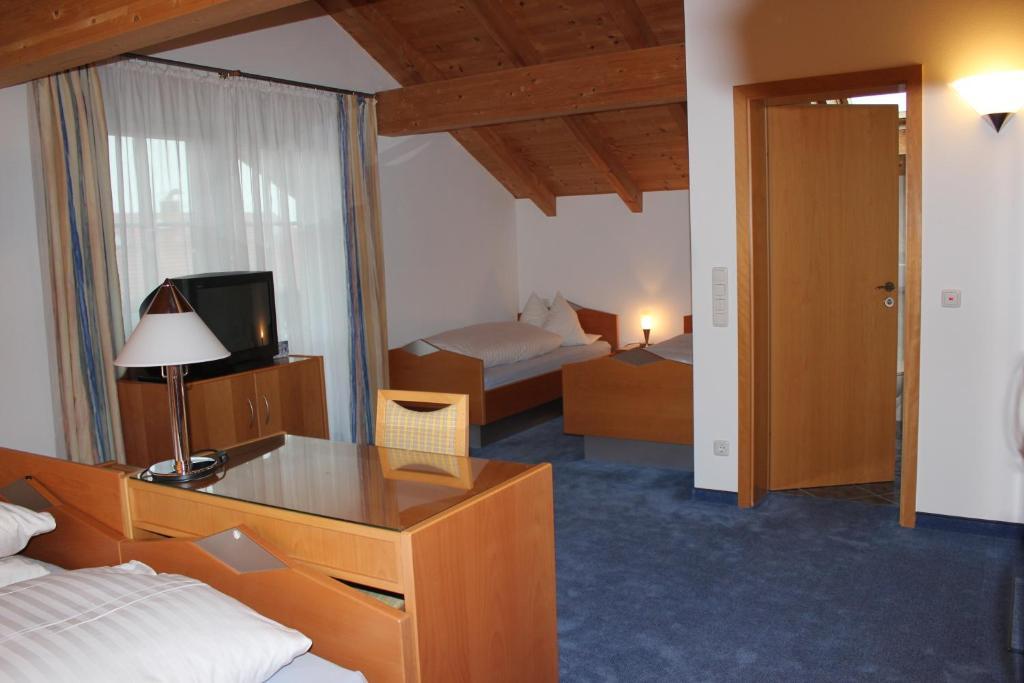 Pension Demmel, Bed & Breakfast Bruckmuhl Bilik gambar