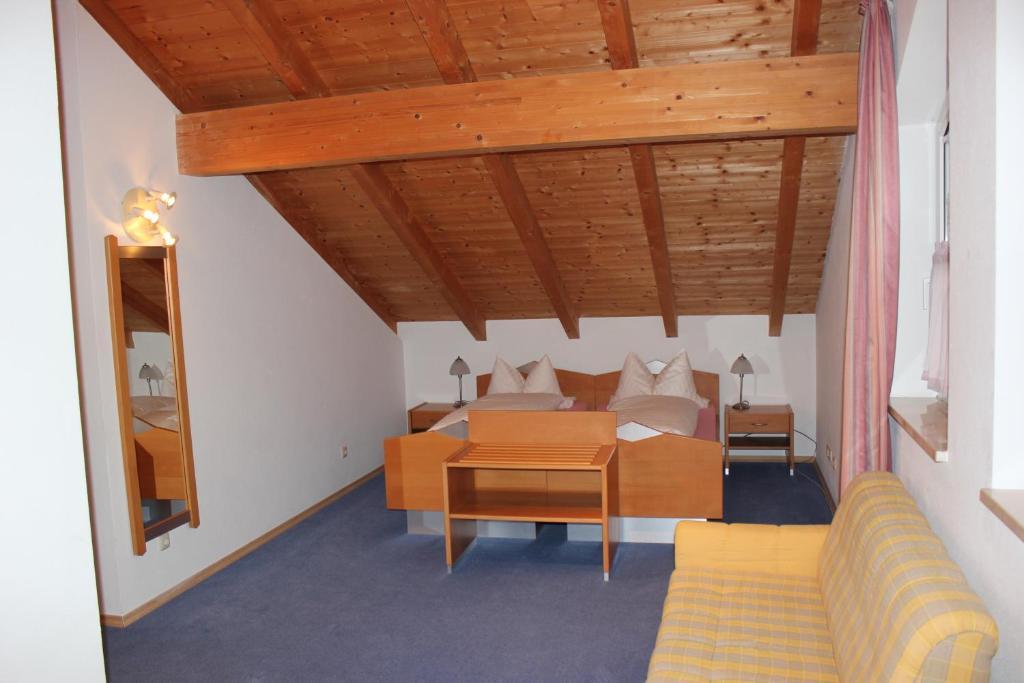 Pension Demmel, Bed & Breakfast Bruckmuhl Bilik gambar