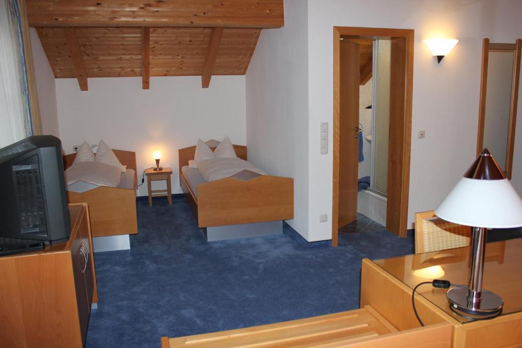Pension Demmel, Bed & Breakfast Bruckmuhl Bilik gambar